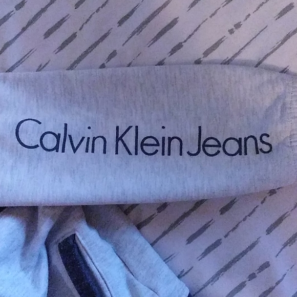 Sweater - Picture 2 of 3